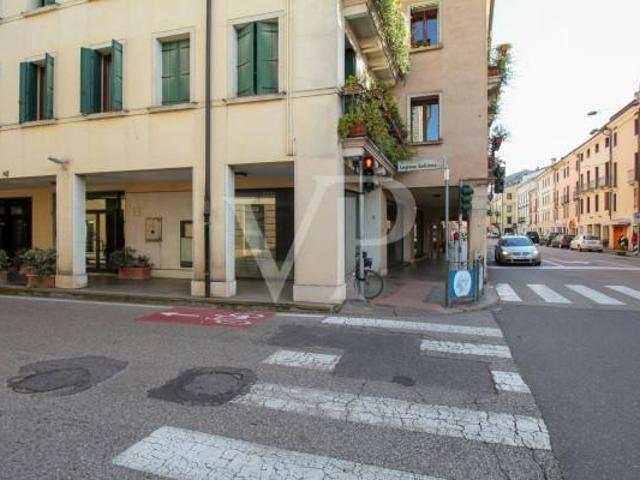 Locale Commerciale in affitto a Vicenza, Veneto