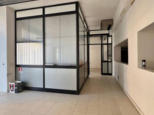 Locale Commerciale in affitto a Italia, Vicenza