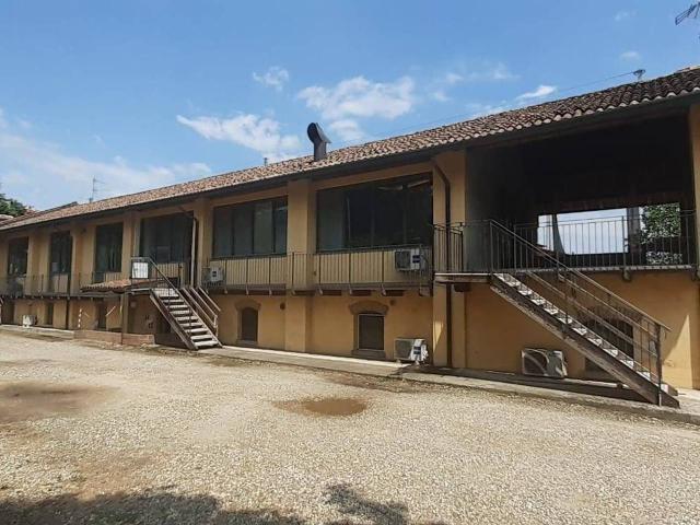 Locale Commerciale in affitto a Vigevano, Lombardia