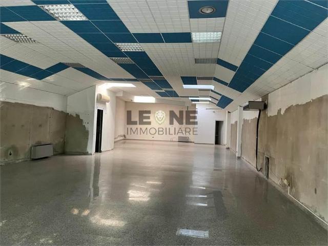Locale Commerciale in affitto a Unione di comuni Terre di Castelli, Vignola
