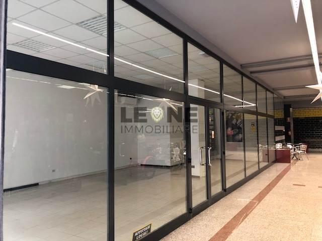Locale Commerciale in affitto a Unione di comuni Terre di Castelli, Vignola