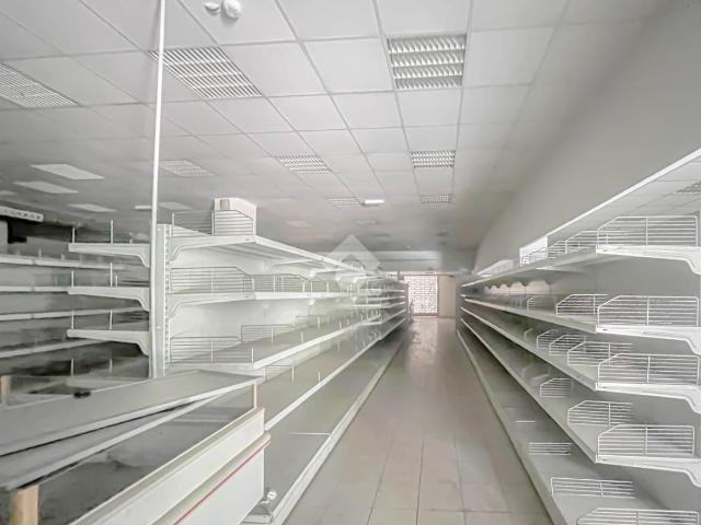 Locale Commerciale in affitto a Unione di comuni Terre di Castelli, Vignola