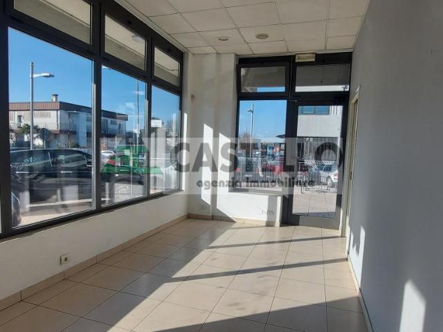 Locale Commerciale in affitto a Vigonza, Peraga