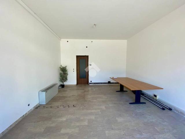 Locale Commerciale in affitto a Villa Del Conte, Veneto