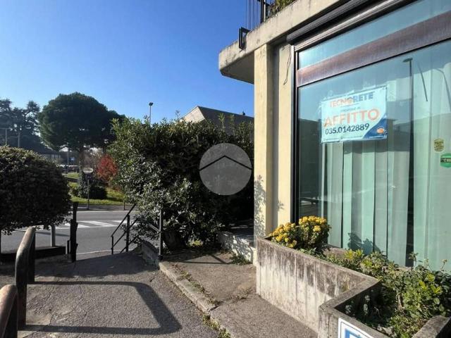 Locale Commerciale in affitto a Villa Di Serio, Lombardia