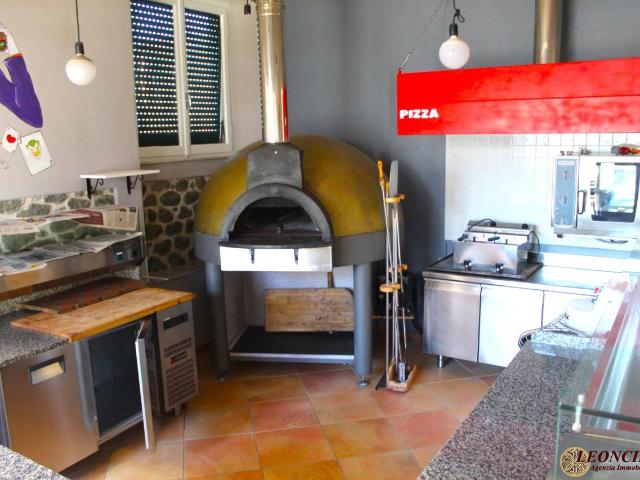 Locale Commerciale in affitto a Unione di comuni Montana Lunigiana, Villafranca In Lunigiana