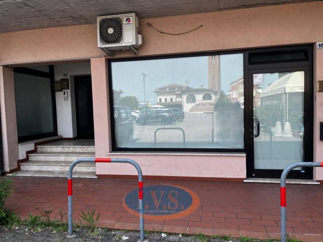 Locale Commerciale in affitto a Villafranca Padovana, Veneto