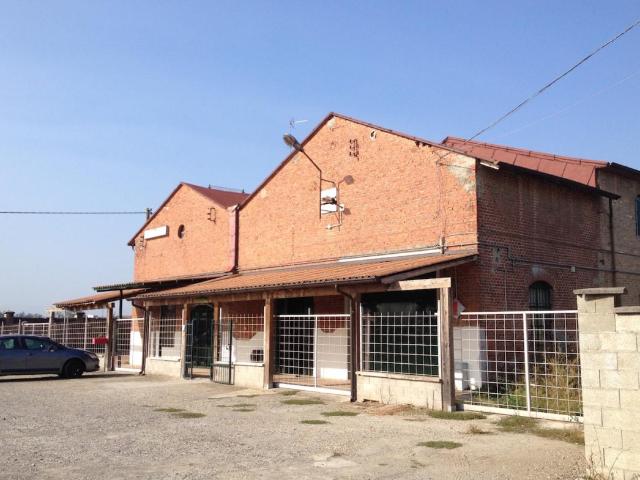 Locale Commerciale in affitto a Villanova Sull'arda, Reggio Emilia