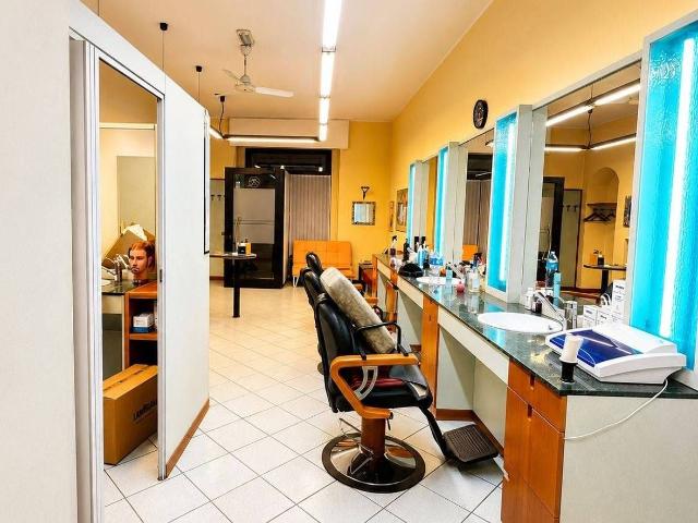 Locale Commerciale in affitto a San Maurizio, Vimercate