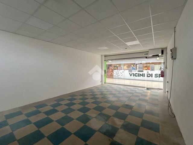 Locale Commerciale in affitto a San Maurizio, Vimercate