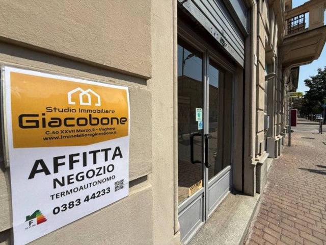 Locale Commerciale in affitto a Voghera, Lombardia