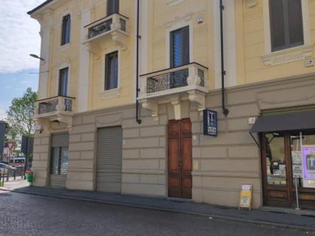 Locale Commerciale in affitto a Voghera, Lombardia