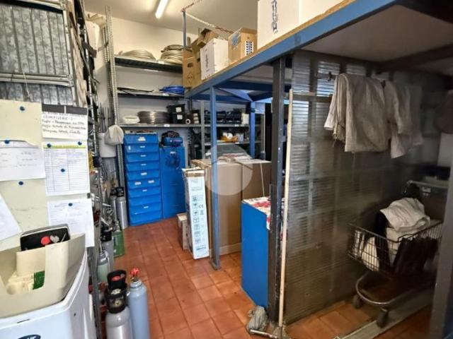 Locale Commerciale in affitto a Zanica, Lombardia
