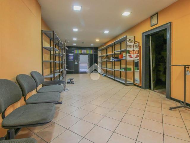 Locale Commerciale in affitto a Comunità Montana della Valle Brembana, Zogno