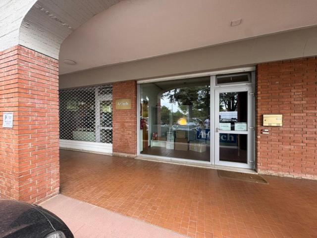 Locale Commerciale in affitto a Unione dei comuni Valli del Reno, Lavino e Samoggia, Zola Predosa