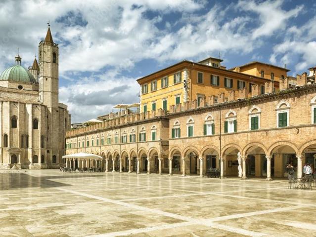 Locale Commerciale in affitto a Marche, Ascoli Piceno