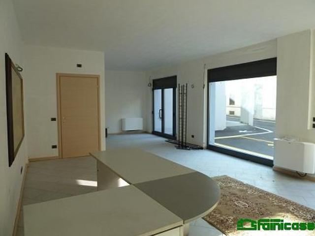 Locale Commerciale in vendita a Melzo, Lombardia