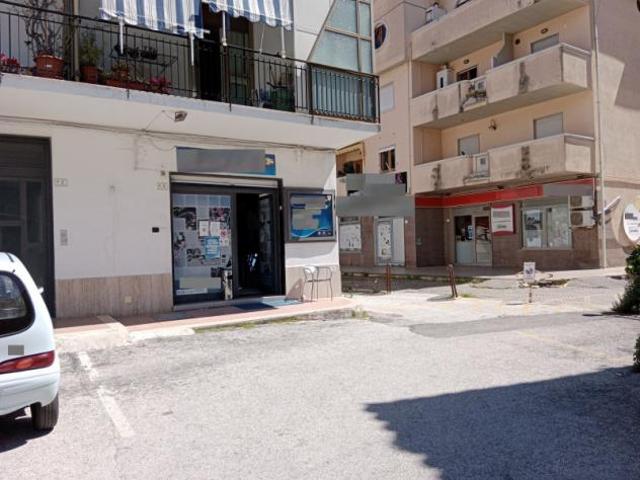 Locale Commerciale in vendita a Agropoli, Campania