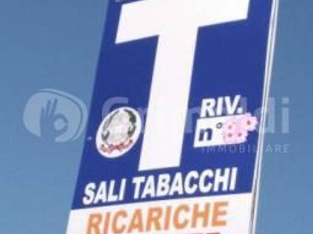 Locale Commerciale in vendita a Abano Terme Bagni, Veneto