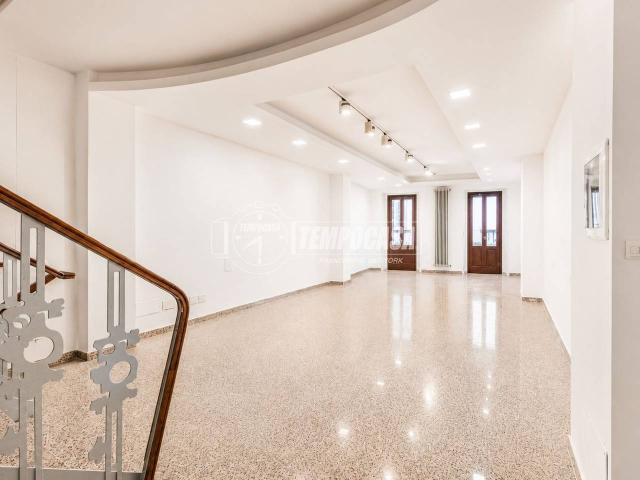 Locale Commerciale in vendita a Abbiategrasso, Lombardia