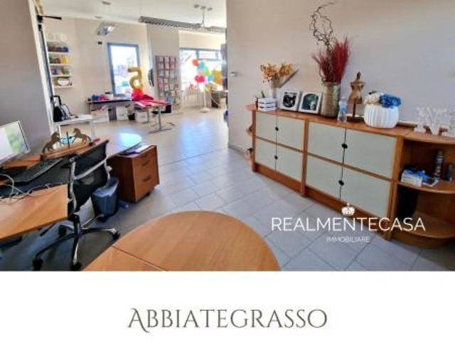 Locale Commerciale in vendita a Castelletto, Abbiategrasso