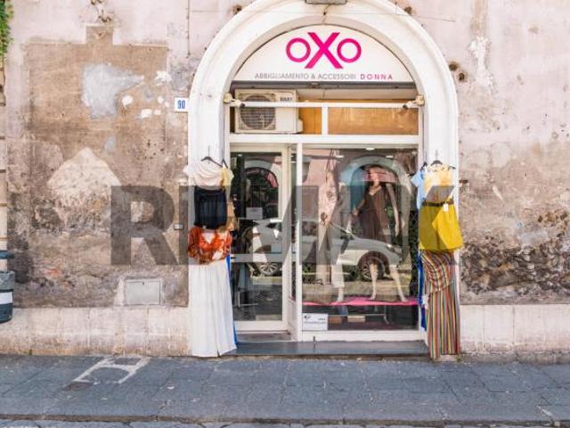 Locale Commerciale in vendita a Acireale, Sicilia
