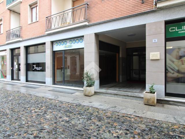 Locale Commerciale in vendita a Piemonte, Alessandria