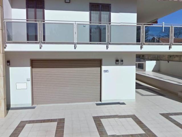 Locale Commerciale in vendita a Puglia, Bari