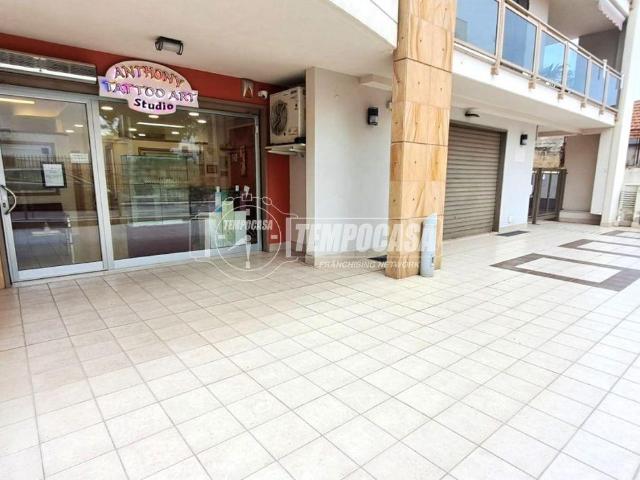 Locale Commerciale in vendita a Puglia, Bari