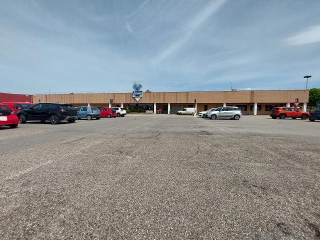 Locale Commerciale in vendita a Borgo Dolomiti, Adria