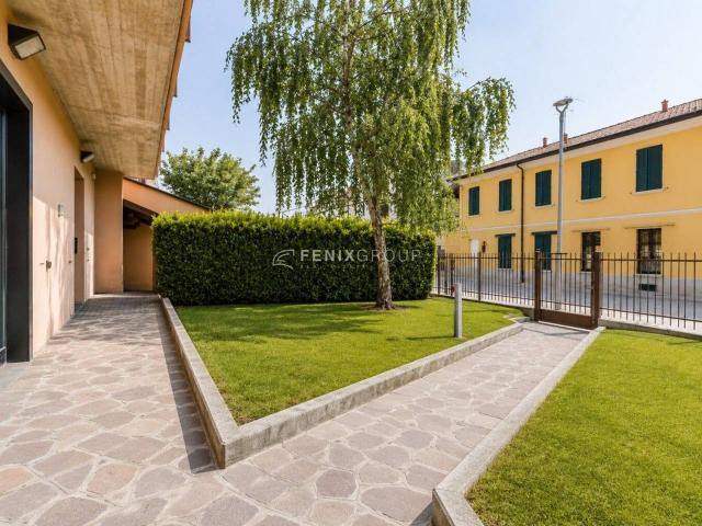 Locale Commerciale in vendita a Agrate Brianza, Lombardia