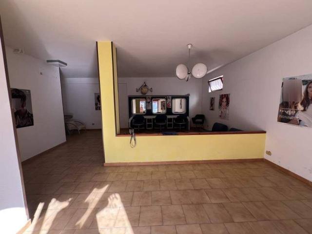 Locale Commerciale in vendita a Agropoli Sud, Agropoli