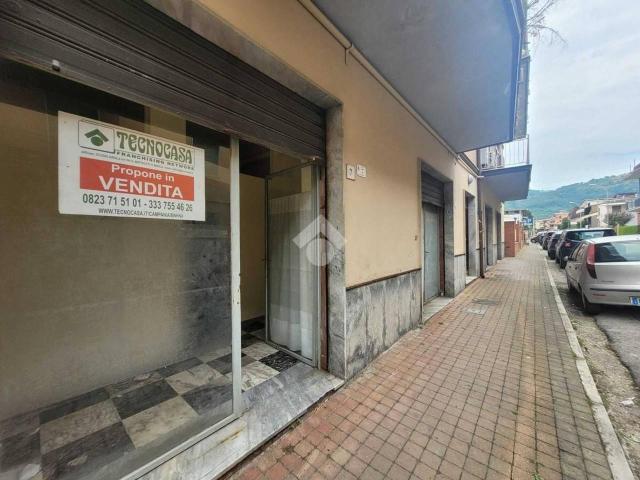 Locale Commerciale in vendita a Santa Caterina, Airola