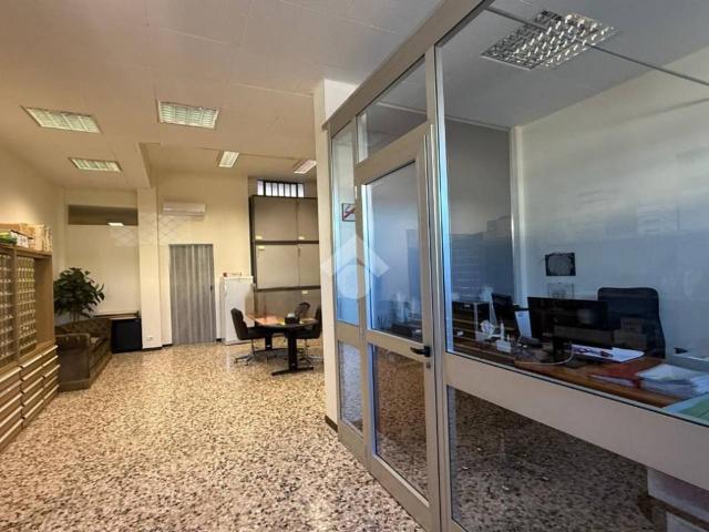Locale Commerciale in vendita a Piemonte, Cuneo