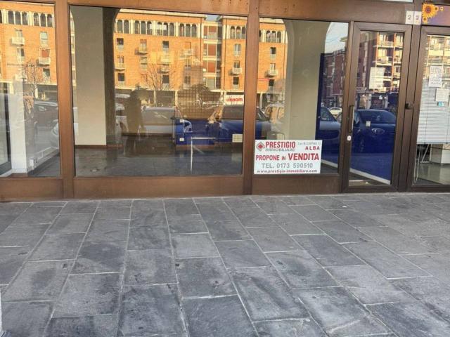 Locale Commerciale in vendita a Piemonte, Cuneo