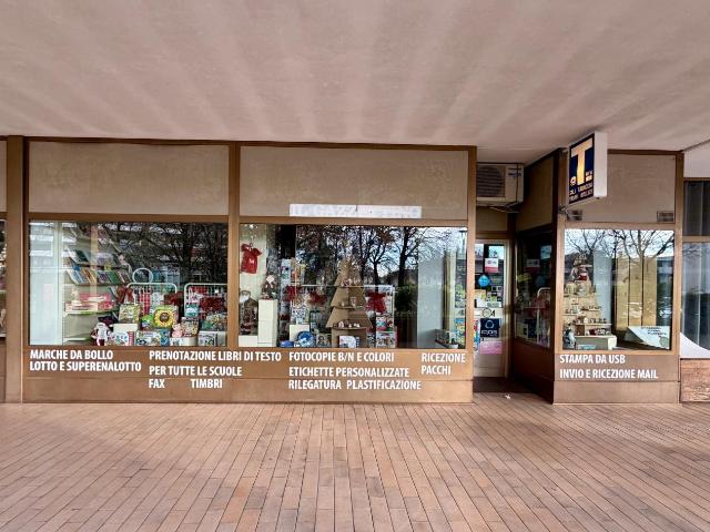 Locale Commerciale in vendita a Sant'Agostino, Albignasego