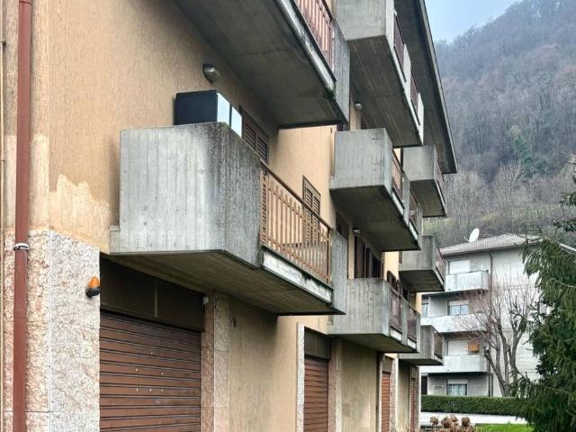 Locale Commerciale in vendita a Albino, Lombardia