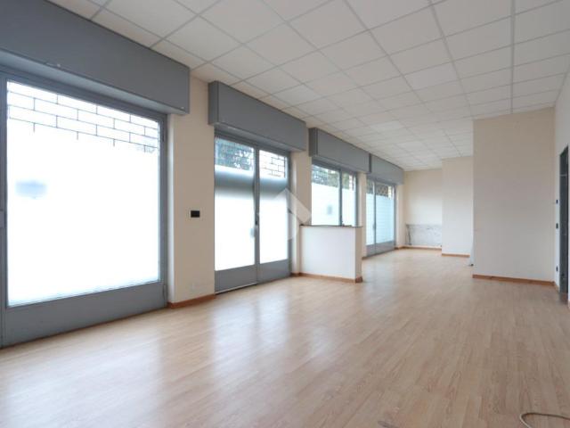 Locale Commerciale in vendita a Piemonte, Alessandria