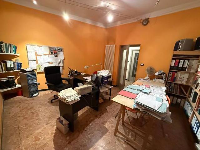Locale Commerciale in vendita a Piemonte, Alessandria
