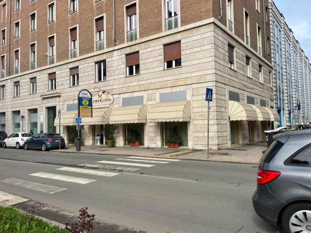 Locale Commerciale in vendita a Alessandria
