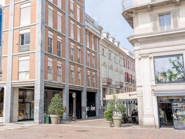 Locale Commerciale in vendita a Alessandria