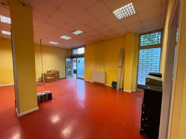Locale Commerciale in vendita a Alessandria