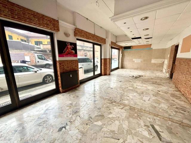 Locale Commerciale in vendita a Alessandria