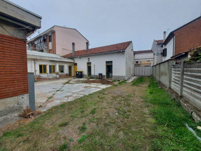 Locale Commerciale in vendita a Piemonte, Alessandria