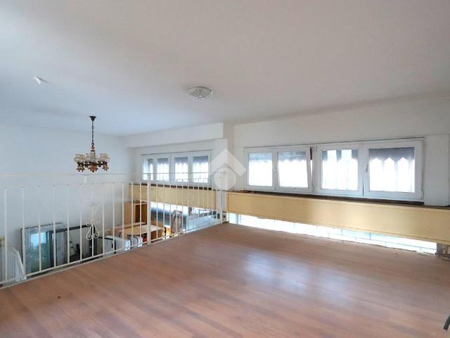 Locale Commerciale in vendita a Piemonte, Alessandria