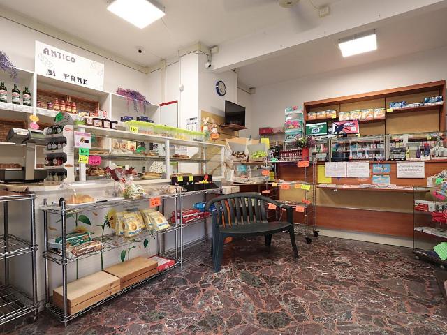 Locale Commerciale in vendita a Piemonte, Alessandria