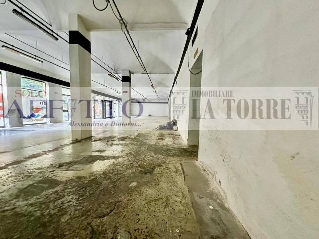 Locale Commerciale in vendita a Piemonte, Alessandria