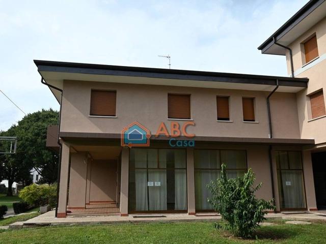 Locale Commerciale in vendita a Altavilla Vicentina, Veneto