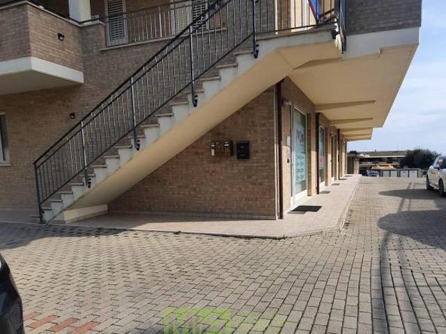 Locale Commerciale in vendita a Marche, Fermo