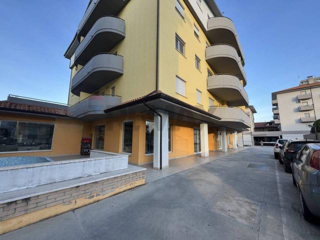 Locale Commerciale in vendita a Altino, Abruzzo